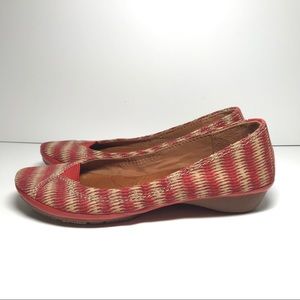 Naya River Red/Tan Canvas Flats Sz 6.5